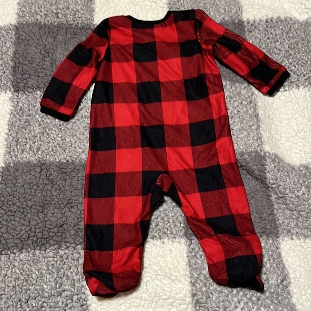 North Pole Infant Buffalo Plaid Buffalo Check Footed Pajamas Size 6 Months